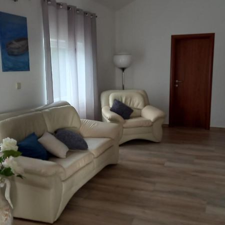 Guest House Garfild 2 Novi Vinodolski Esterno foto