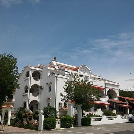 Guest House Garfild 2 Novi Vinodolski Esterno foto