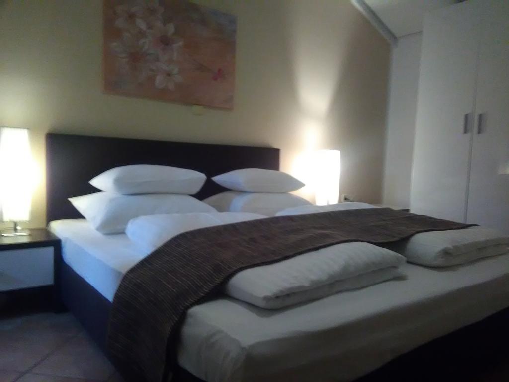 Guest House Garfild 2 Novi Vinodolski Esterno foto